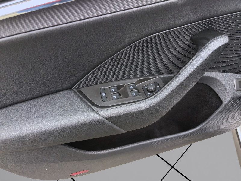 Bild 9: Škoda Octavia Combi 2.0 TDI DSG 4x4 SCOUT AHK NAVI PDC MATRIX