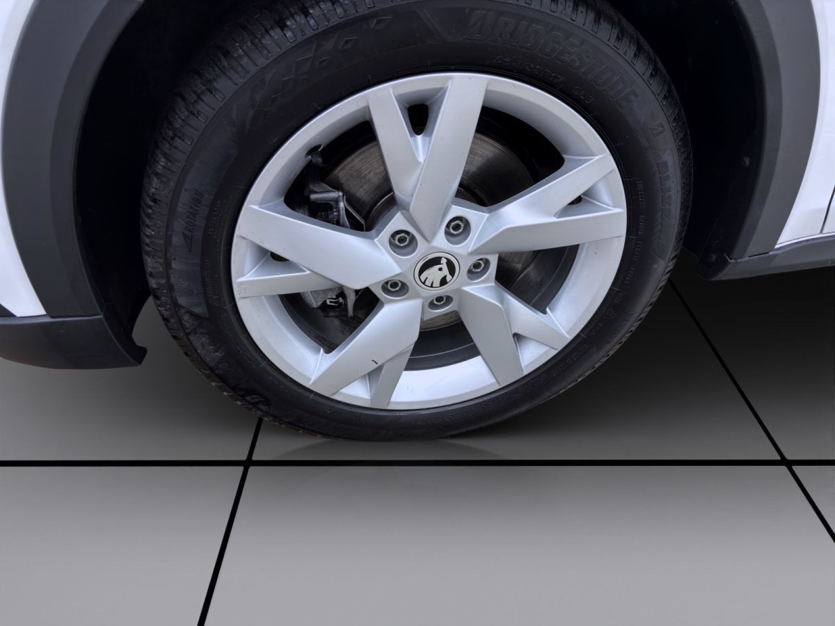 Thumb 7: Škoda Octavia Combi 2.0 TDI DSG 4x4 SCOUT AHK NAVI PDC MATRIX