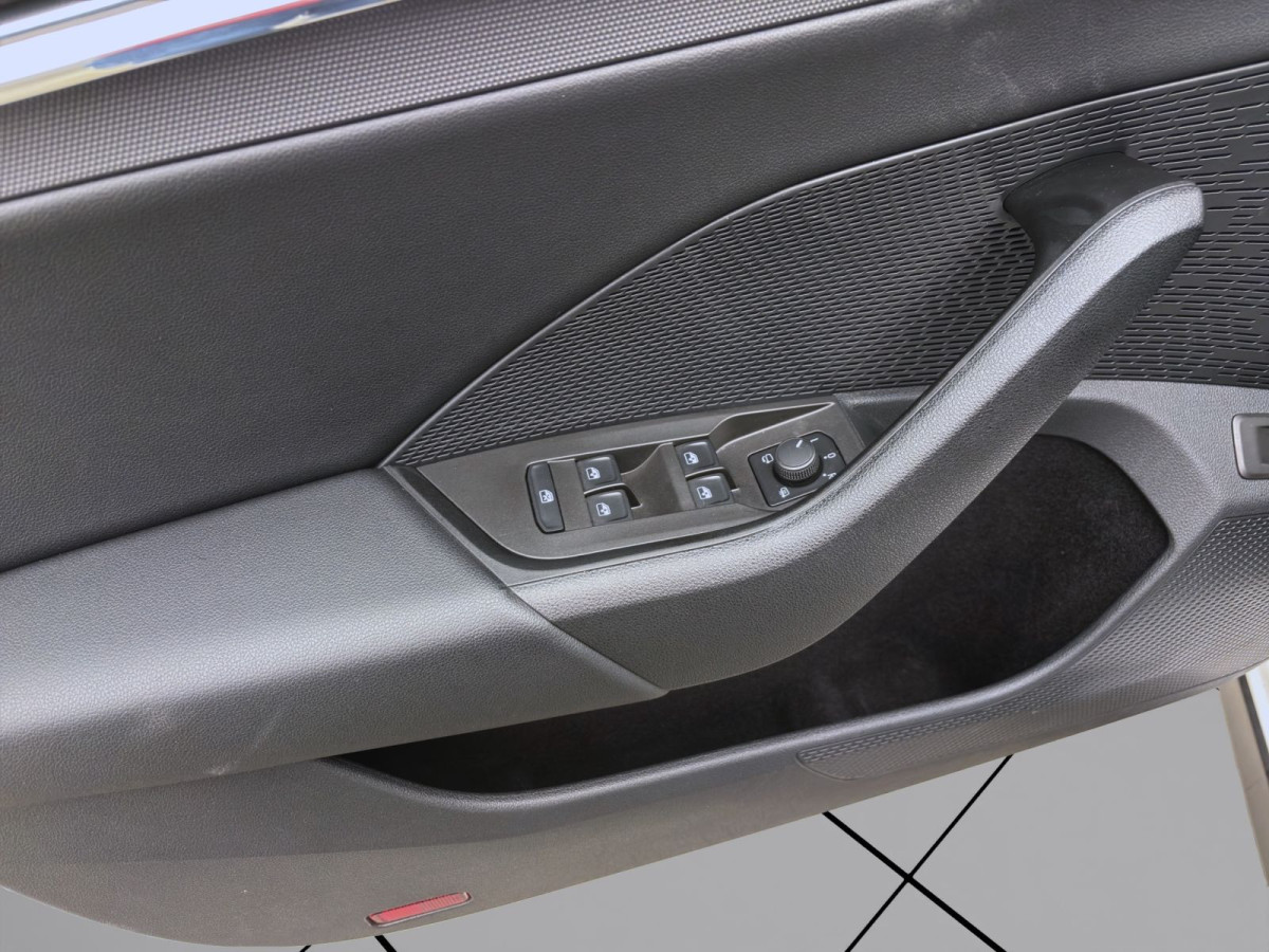 Thumb 9: Škoda Octavia Combi 2.0 TDI DSG 4x4 SCOUT AHK NAVI PDC MATRIX