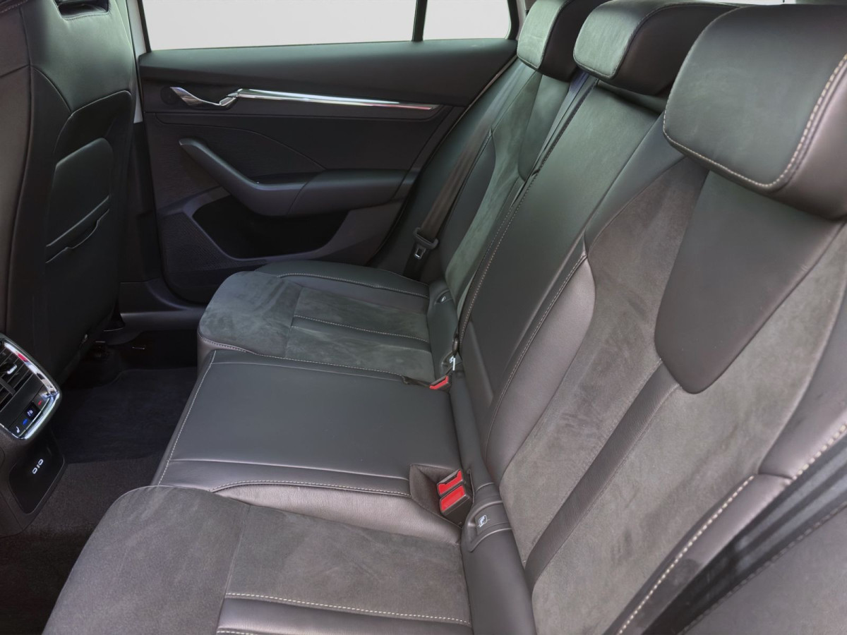 Thumb 14: Škoda Octavia Combi 2.0 TDI DSG 4x4 SCOUT AHK NAVI PDC MATRIX