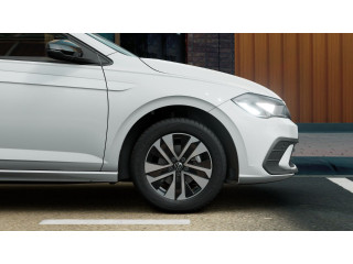 Fahrzeugbild eines Volkswagen Polo in weiß.