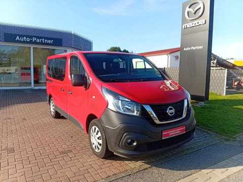Automodell: NV300 in der Farbe rot