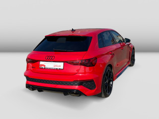 Fahrzeugbild eines Audi RS 3 Sportback in rot.