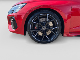 Fahrzeugbild eines Audi RS 3 Sportback in rot.