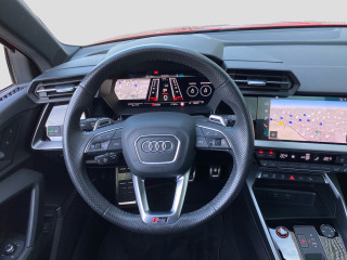 Fahrzeugbild eines Audi RS 3 Sportback in rot.