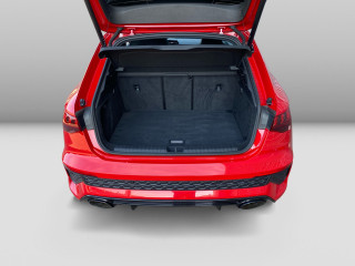 Fahrzeugbild eines Audi RS 3 Sportback in rot.