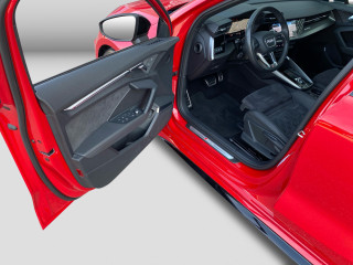 Fahrzeugbild eines Audi RS 3 Sportback in rot.