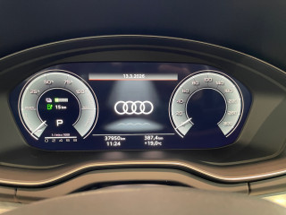 Fahrzeugbild eines Audi Q5 in grau.