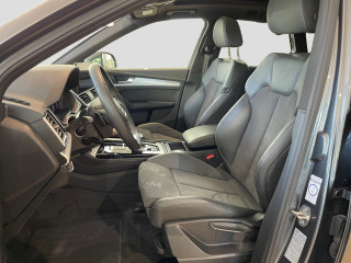 Fahrzeugbild eines Audi Q5 in grau.