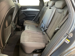 Fahrzeugbild eines Audi Q5 in grau.