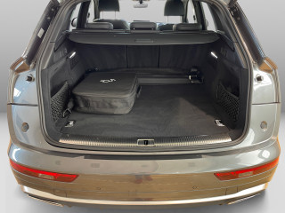 Fahrzeugbild eines Audi Q5 in grau.