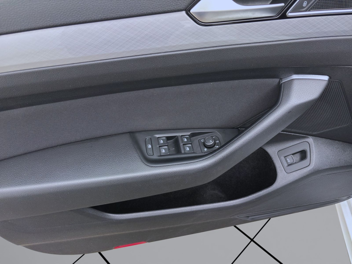 Thumb 10: Volkswagen Passat Variant 2.0 TDI DSG R-LINE NAVI KAMERA SITZHZG LED