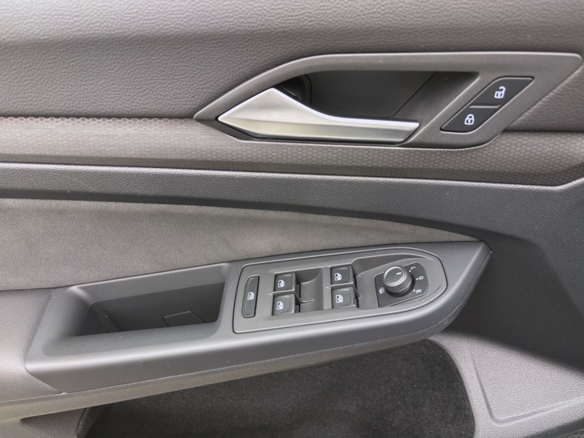 Thumb 9: Volkswagen Golf GTI NAVI KAMERA SITZHZG PDC LED+
