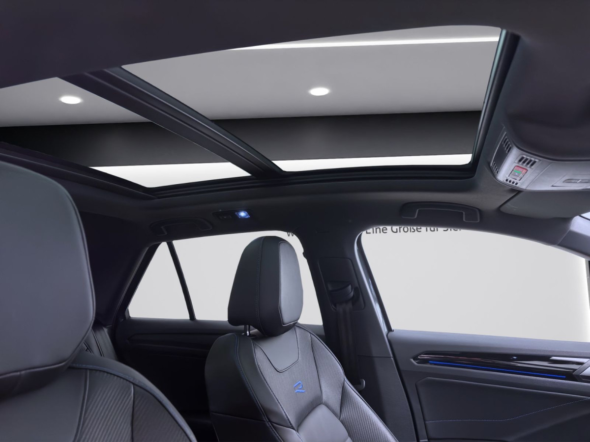 Thumb 16: Volkswagen T-Roc 2.0 TSI DSG 4M R PANO IQ.LIGHT AHK NAVI