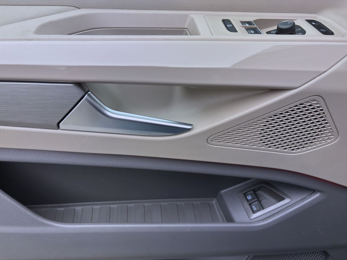 Thumb 9: Volkswagen T7 Multivan eHybrid 4M STYLE LR AHK PANO KAMERA NAVI MATRIX