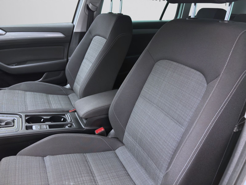 Bild 8: Volkswagen Passat Variant 2.0 TDI DSG BUSINESS NAVI AHK PDC KLIMA LED