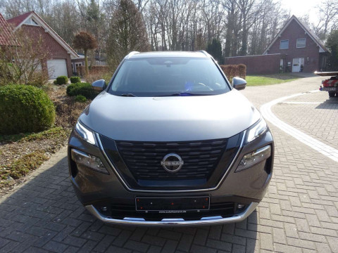 Automodell: X-Trail in der Farbe grau