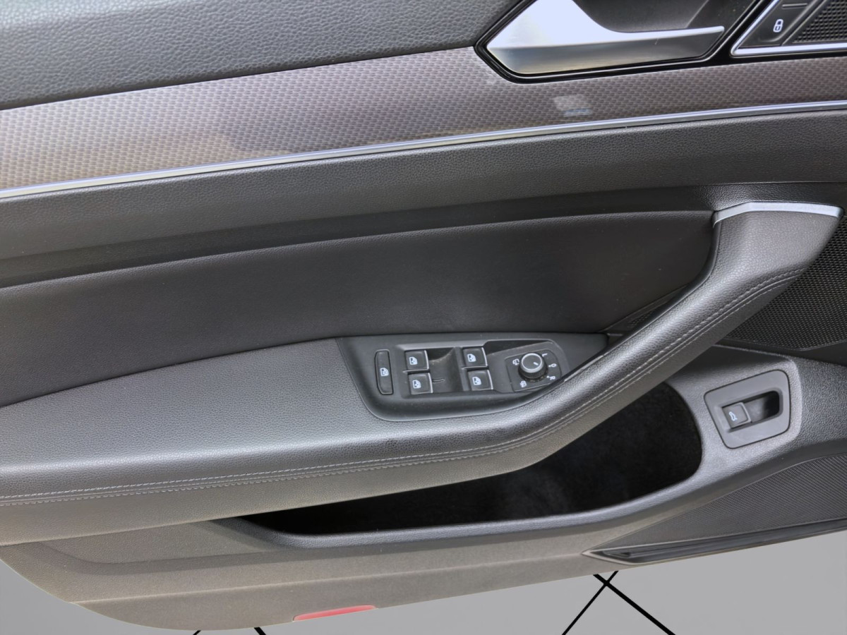 Thumb 9: Volkswagen Passat Variant 2.0 TDI DSG 4M ALLTRACK PANO AHK NAVI ACC