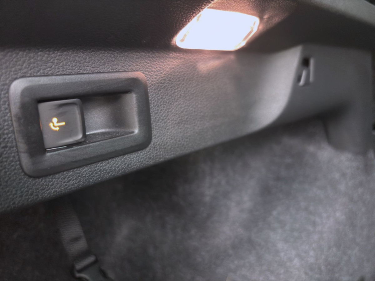 Thumb 17: Škoda Scala 1.0 TSI DSG TOUR AHK KAMERA KLIMA NAVI