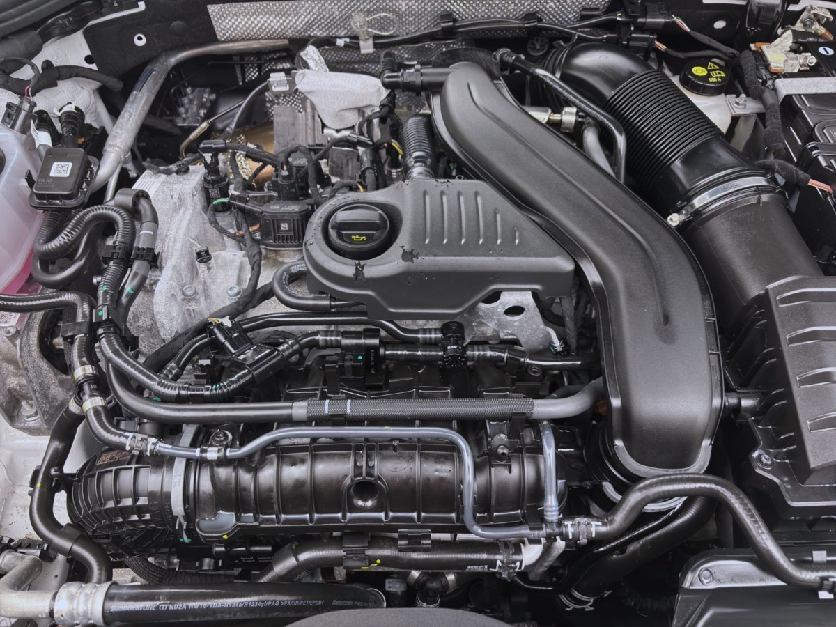 Thumb 16: Škoda Superb Combi 1.5 TSI mHEV DSG ESSENCE NAVI PDC LED SITZHZG