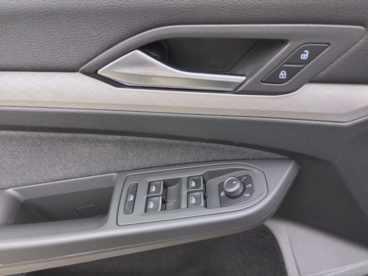 Thumb 9: Volkswagen Golf Variant 1.5 eTSI DSG LIFE AHK NAVI PDC SITZHZG