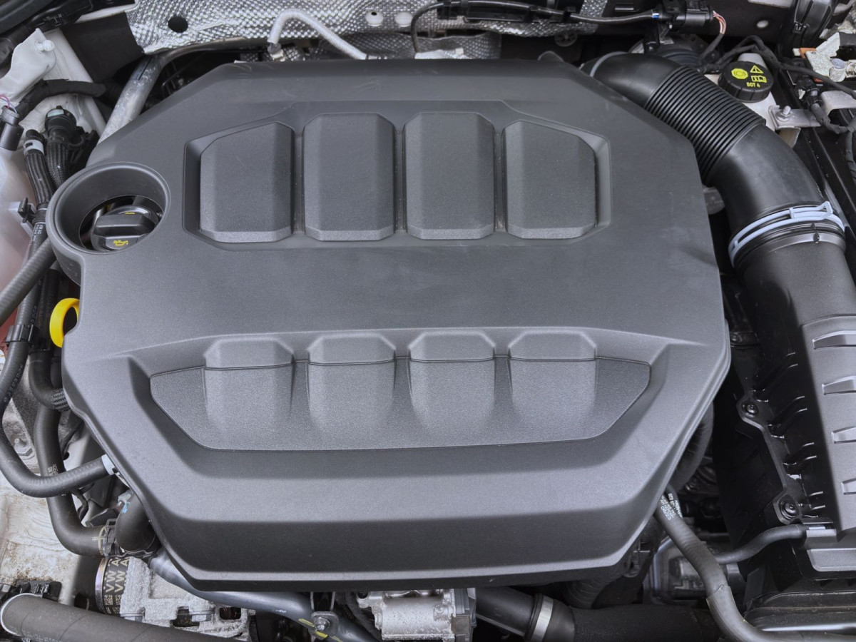 Thumb 16: Volkswagen Golf GTI PDC SITZHZG ACC LED+
