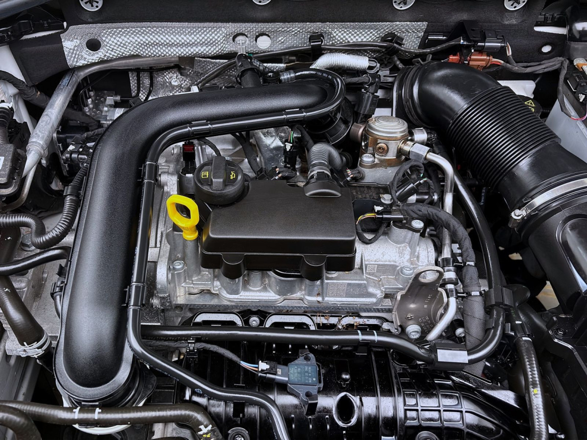 Thumb 17: Volkswagen T-Roc 1.0 TSI R-LINE PDC SITZHZG LED KLIMA