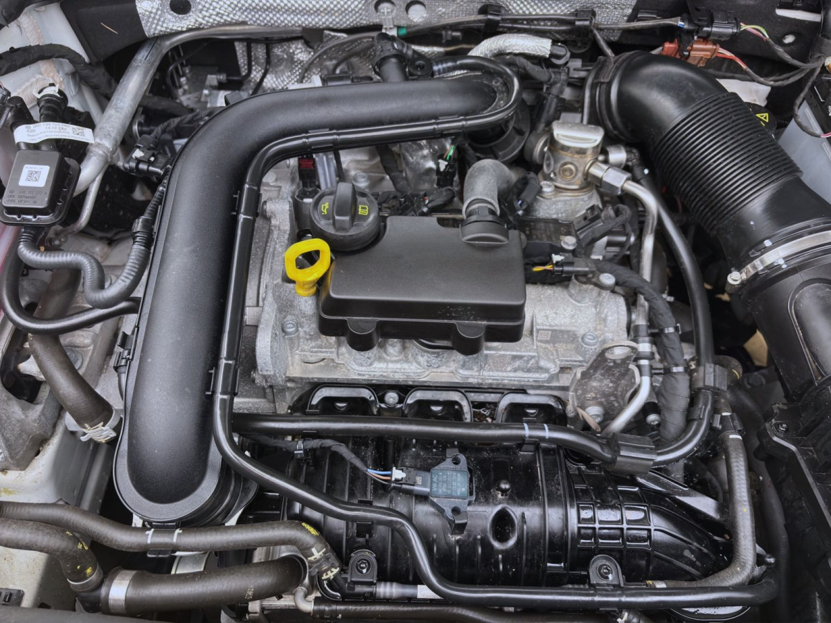 Thumb 16: Volkswagen T-Roc 1.0 TSI R-LINE NAVI PDC SITZHZG LED