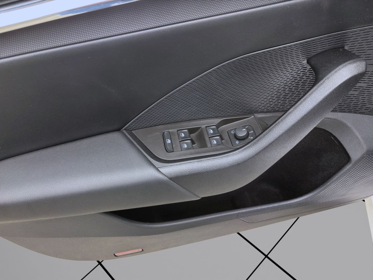 Thumb 9: Škoda Octavia Combi 2.0 TDI DSG STYLE AHK NAVI PDC SITZHZG