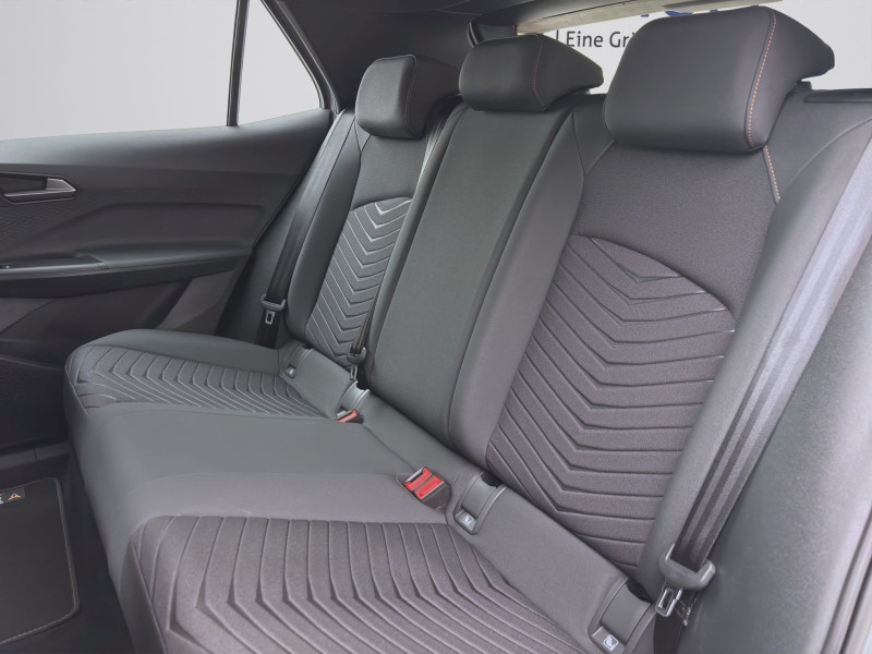 Bild 14: Cupra Born PDC LED KLIMA DAB+ VIRTUAL