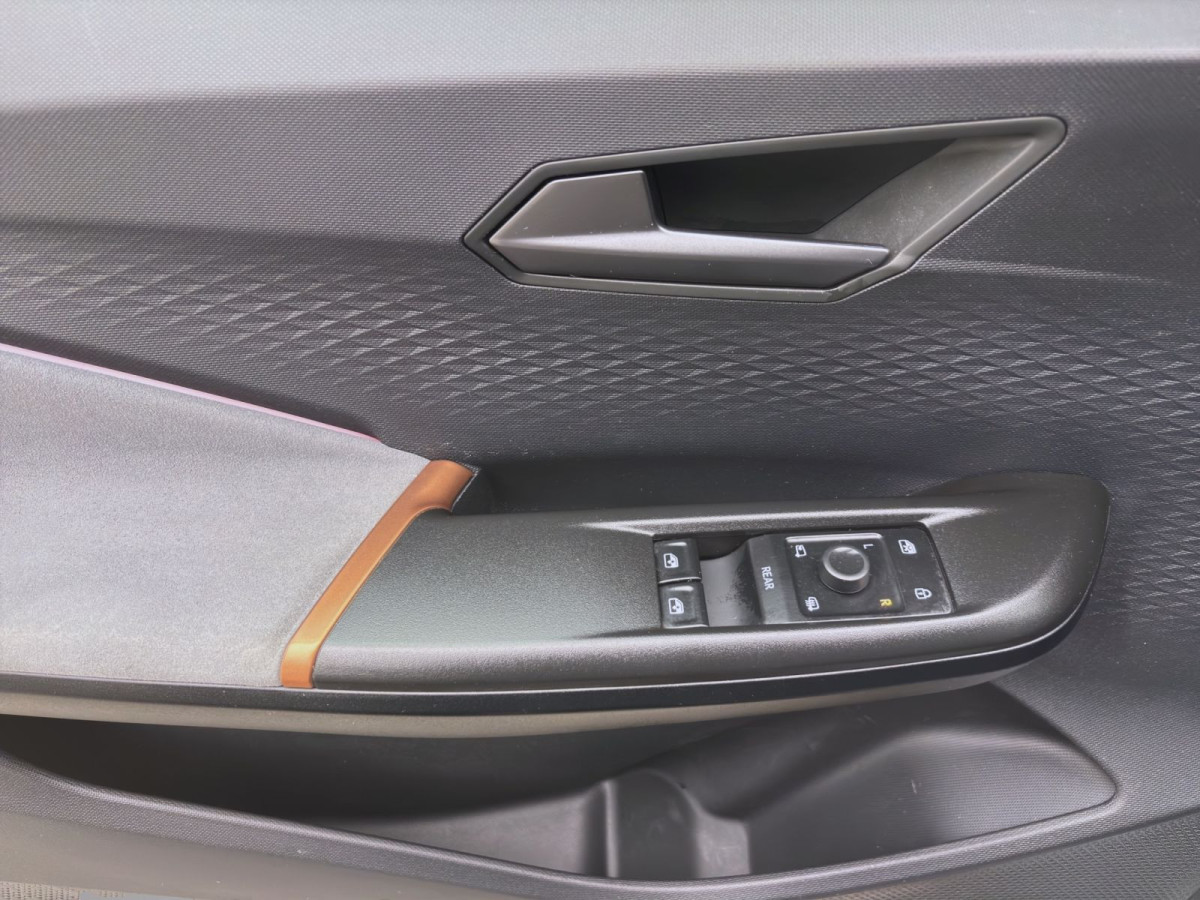 Thumb 9: Cupra Born PDC LED KLIMA DAB+ VIRTUAL