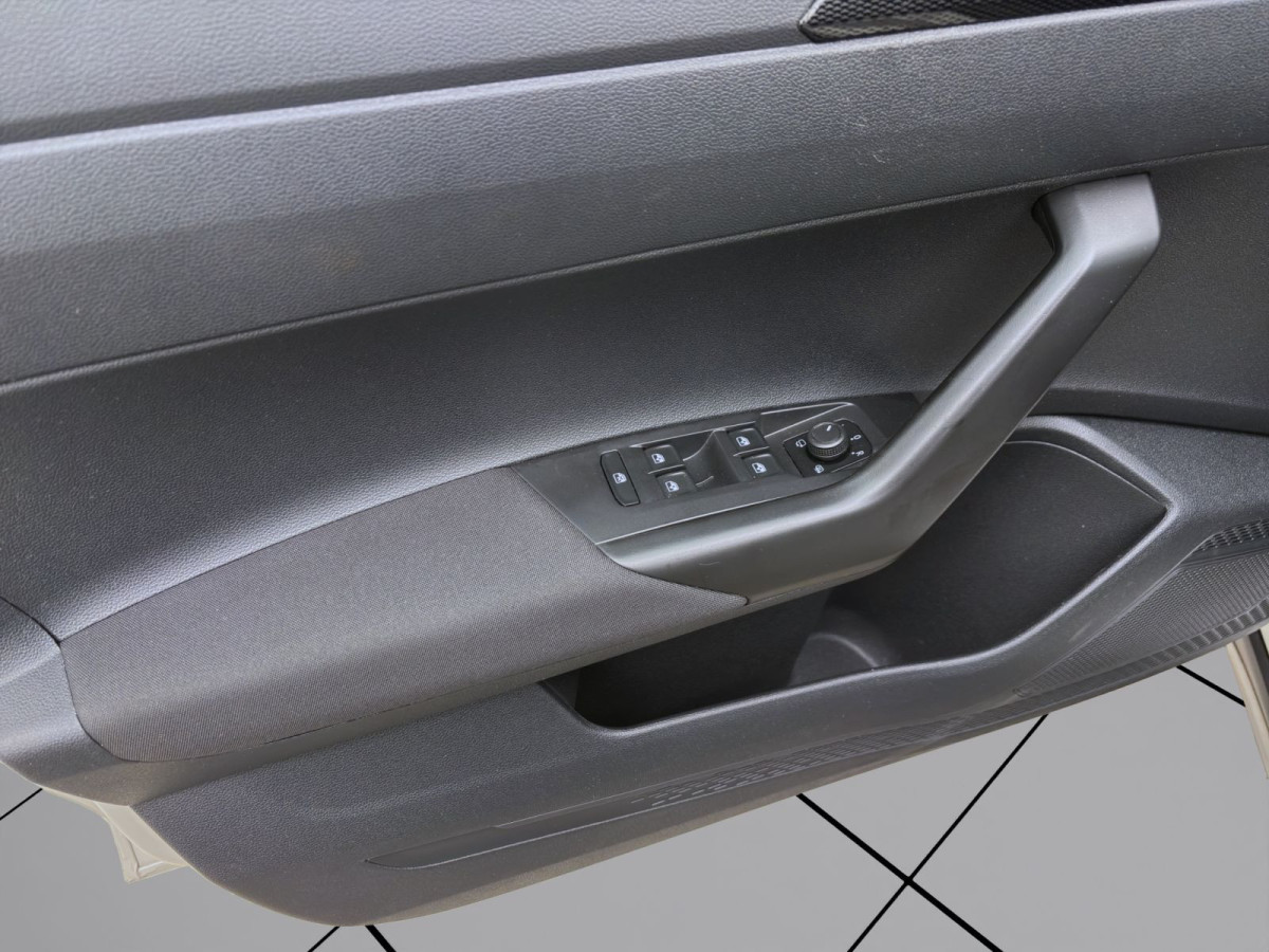 Thumb 9: Volkswagen Taigo 1.0 TSI DSG LIFE NAVI PDC SITZHZG KLIMA