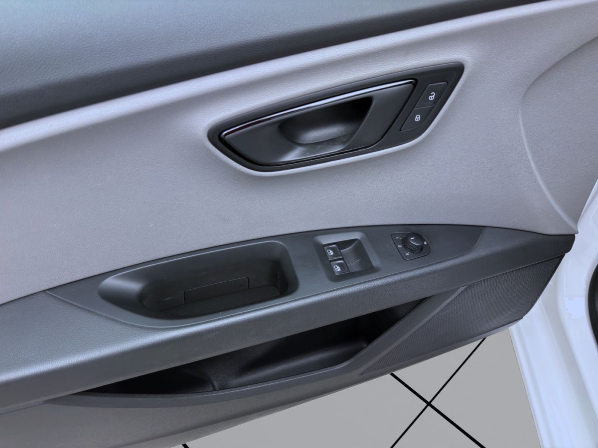 Thumb 9: Seat Leon Sportstourer 1.6 TDI REFERENCE SITZHZG KLIMA PDC