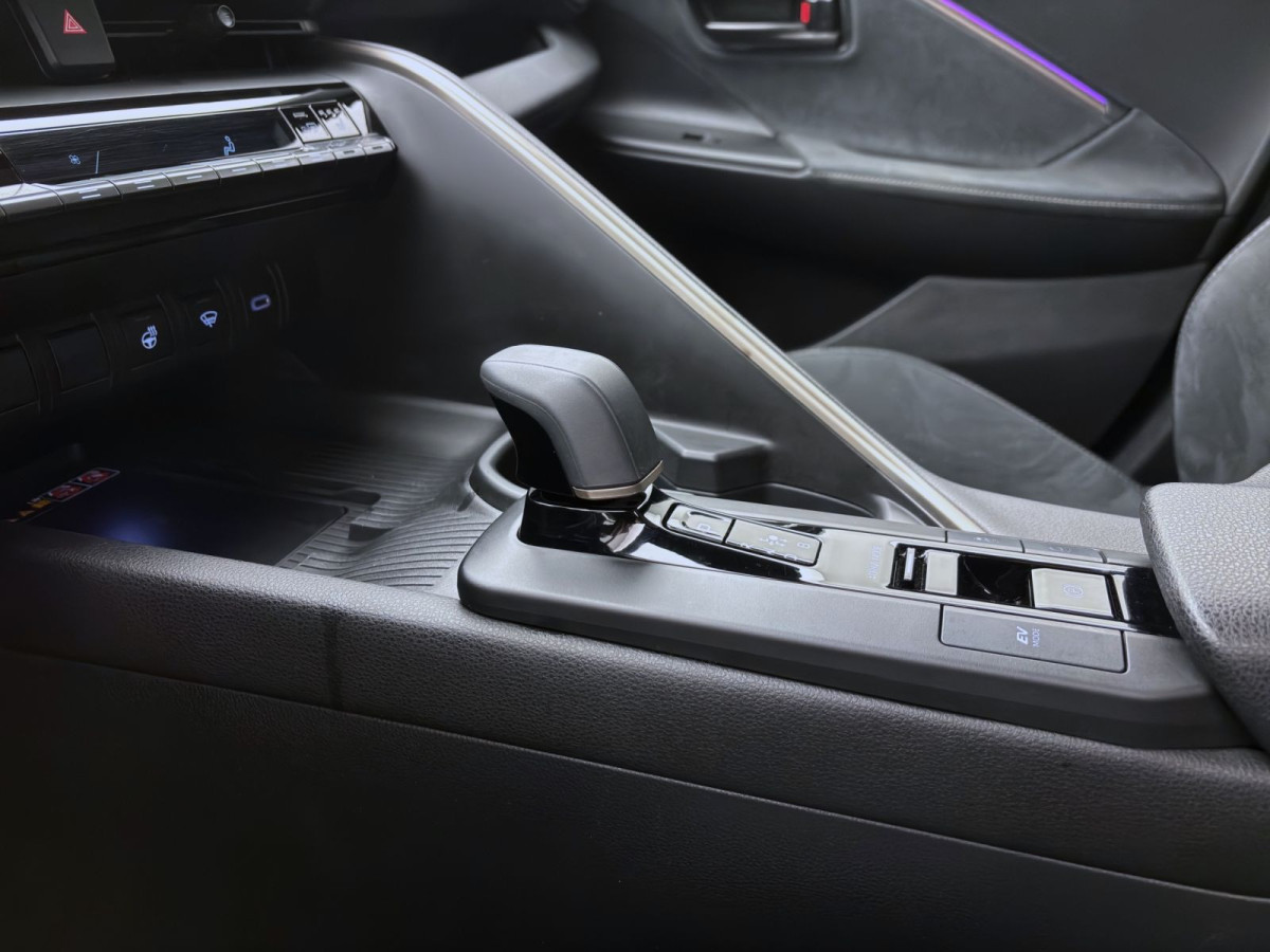 Thumb 12: Toyota C-HR 2.0 VVT-i Hybrid LOUNGE PANO LM19 KLIMA KAMERA