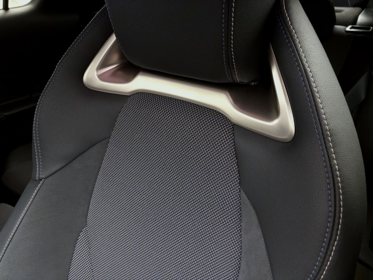 Thumb 17: Toyota C-HR 2.0 VVT-i Hybrid LOUNGE PANO LM19 KLIMA KAMERA
