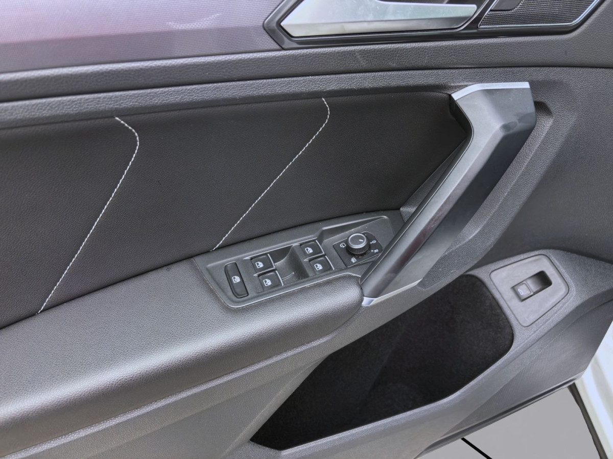 Thumb 9: Volkswagen Tiguan 2.0 TSI 4M R-LINE PANO NAVI KAMERA DYNAUDIO