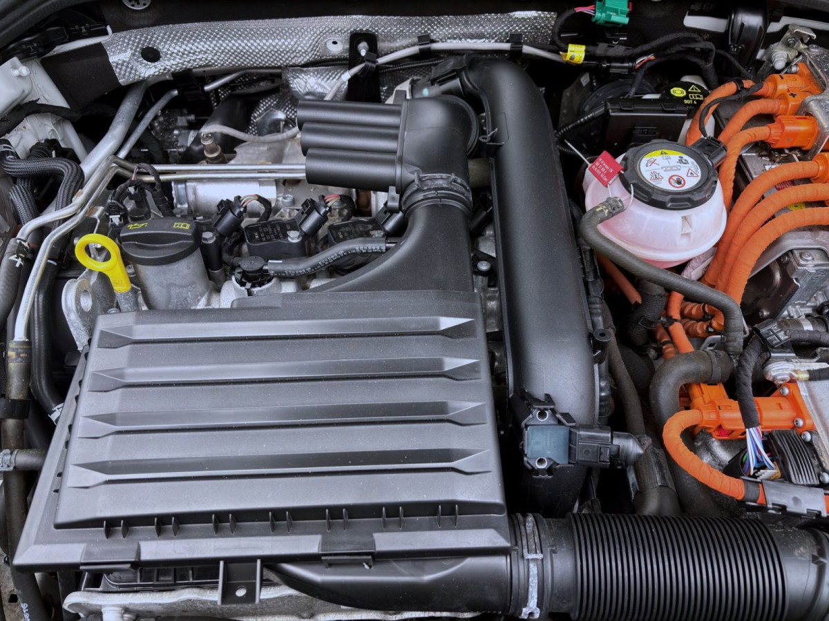 Thumb 17: Volkswagen Golf 1.4 TSI eHybrid DSG GTE STDHZG AHK NAVI SITZHZG