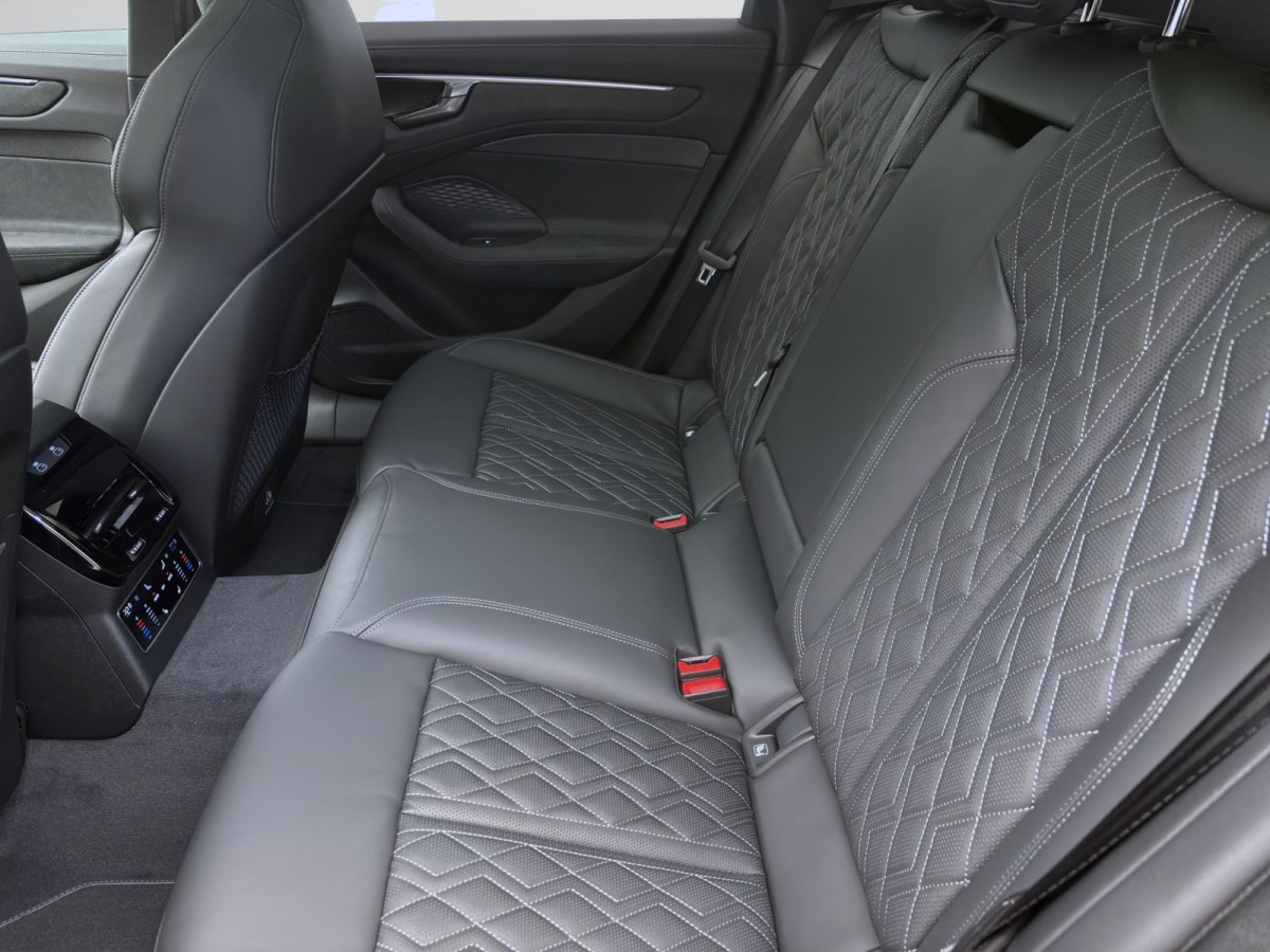 Thumb 14: Audi A6 Avant TDI Q EDITION ONE S LINE AHK B&O HUD LM21 PANO WR20