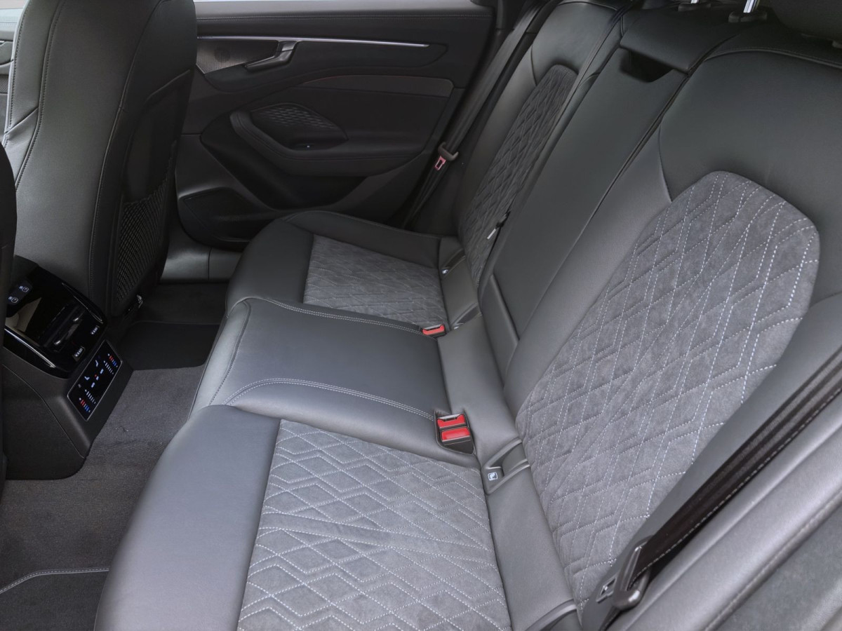 Thumb 14: Audi A6 Avant TDI Q EDITION ONE S LINE AHK B&O LM21 MATRIX