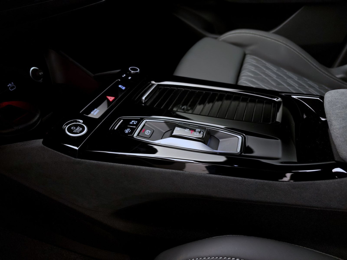 Thumb 13: Audi Q6 SUV e-tron PERFORMANCE S LINE BUSINESS AHK B&O HUD LM21 PANO