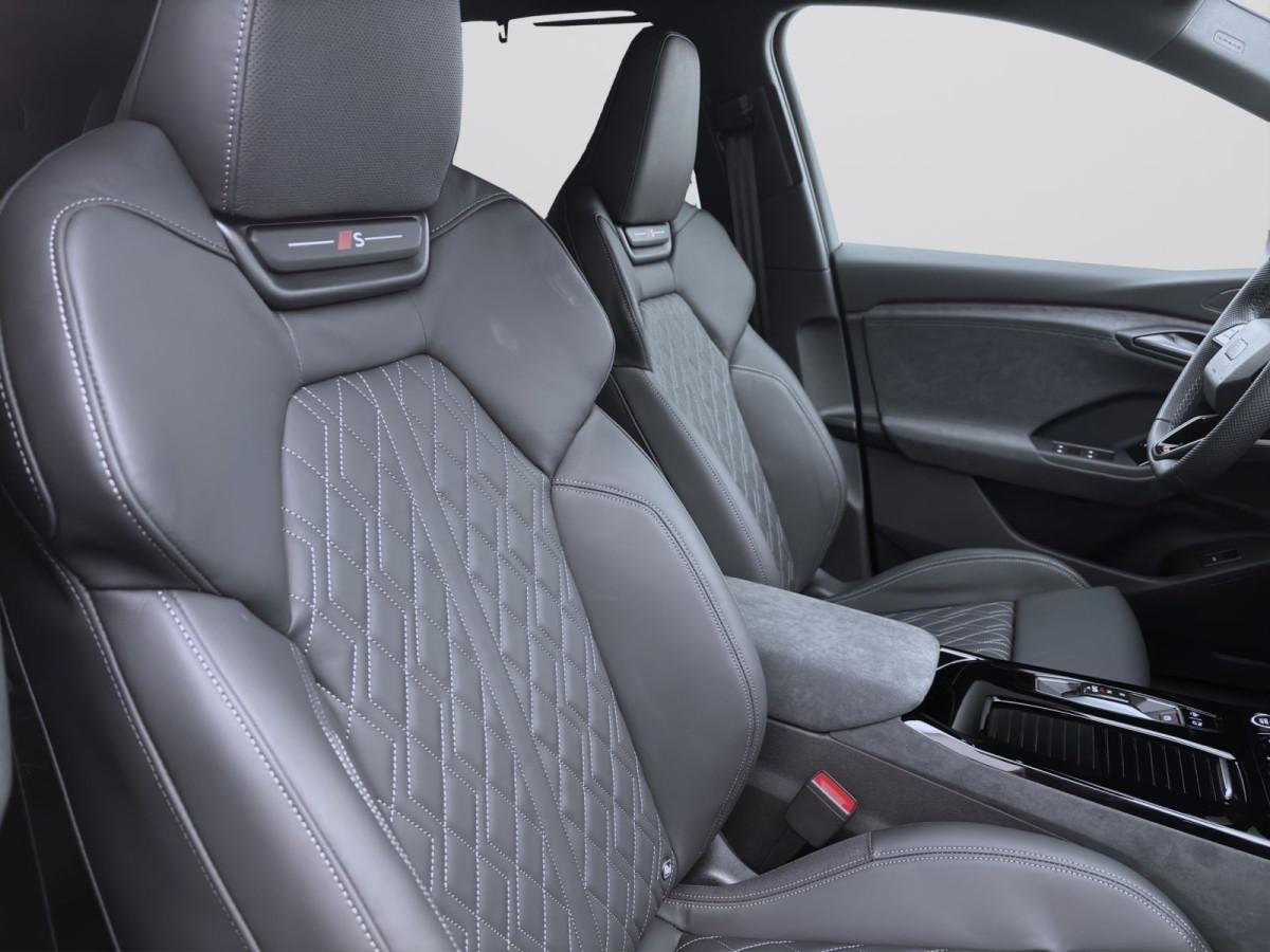 Thumb 15: Audi Q6 SUV e-tron PERFORMANCE S LINE BUSINESS AHK B&O HUD LM21 PANO