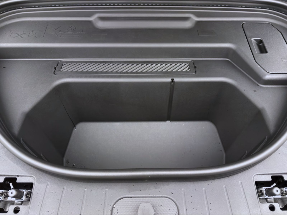 Thumb 17: Audi Q6 SUV e-tron PERFORMANCE S LINE BUSINESS AHK B&O HUD LM21 PANO