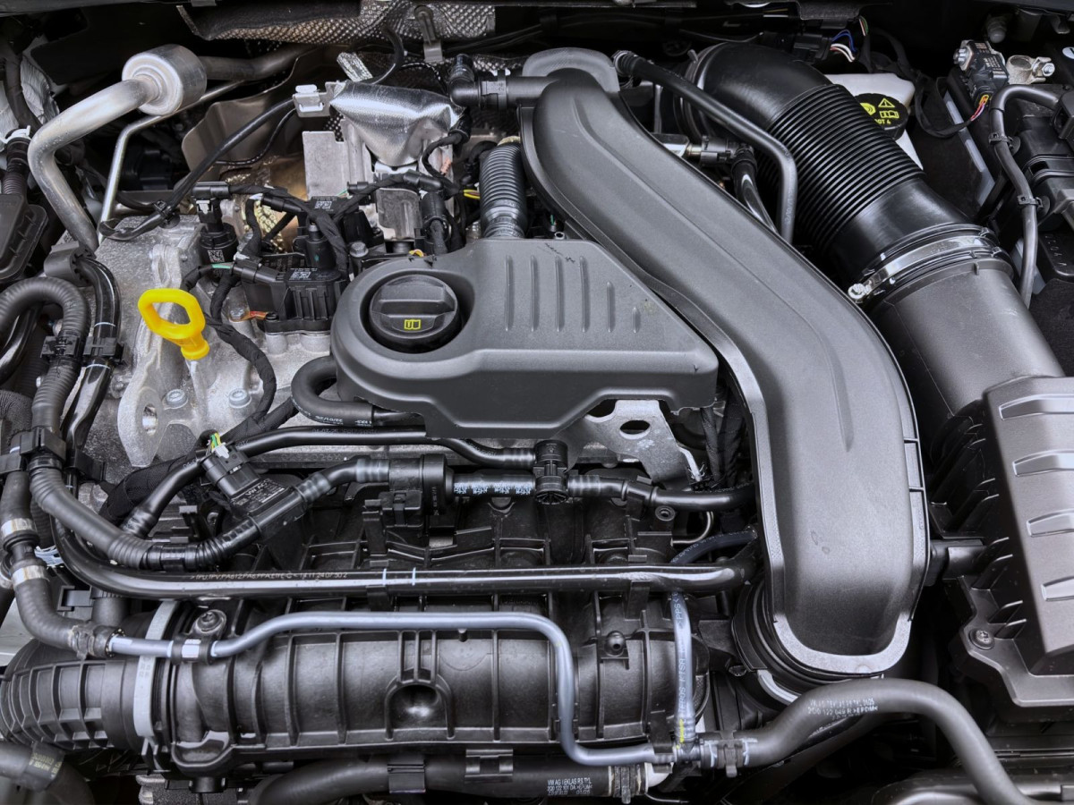 Thumb 17: Volkswagen Taigo 1.5 TSI DSG R-LINE AHK NAVI KAMERA IQ.LIGHT