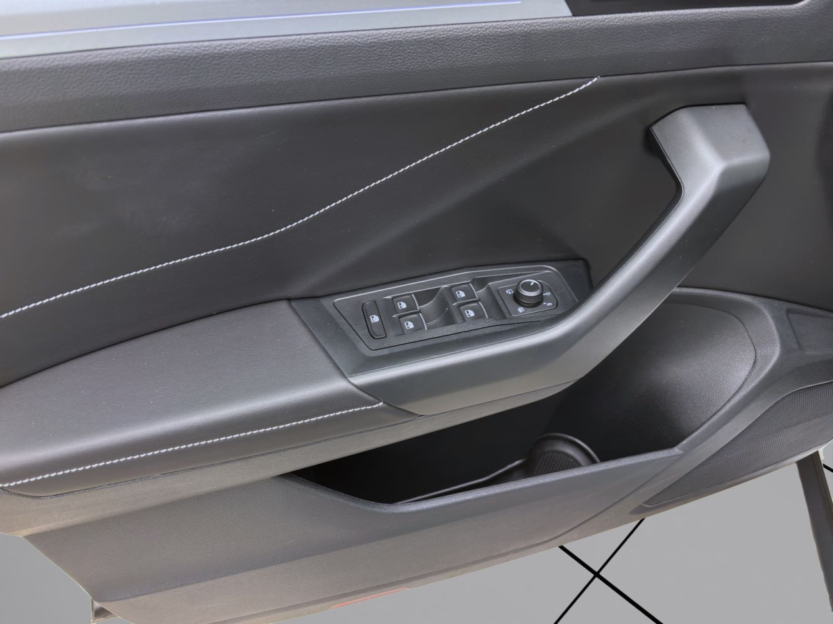 Thumb 9: Volkswagen T-Roc 1.0 TSI GOAL NAVI PDC LED SITZHZG