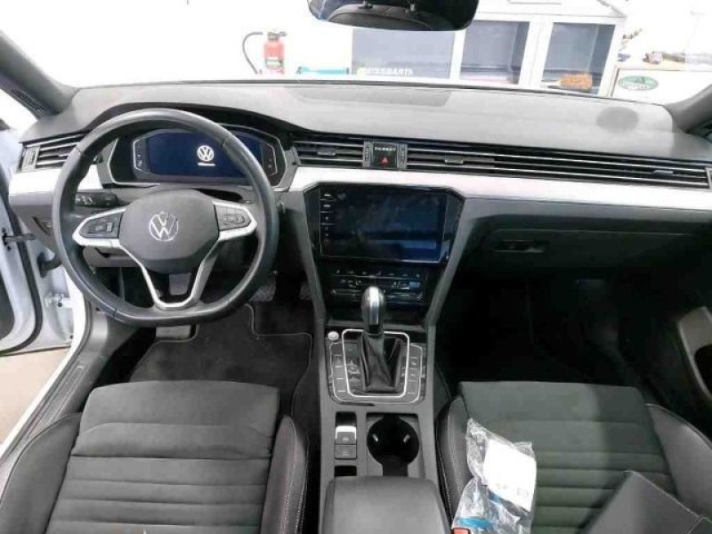 Bild 2: Volkswagen Passat Variant 2.0 TDI DSG ELEGANCE STDHZG PANO AHK IQ.LIGHT