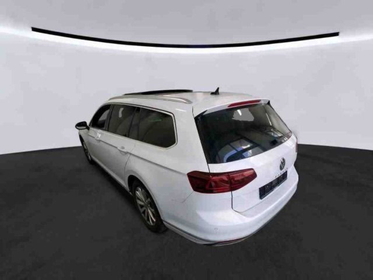 Thumb 1: Volkswagen Passat Variant 2.0 TDI DSG ELEGANCE STDHZG PANO AHK IQ.LIGHT