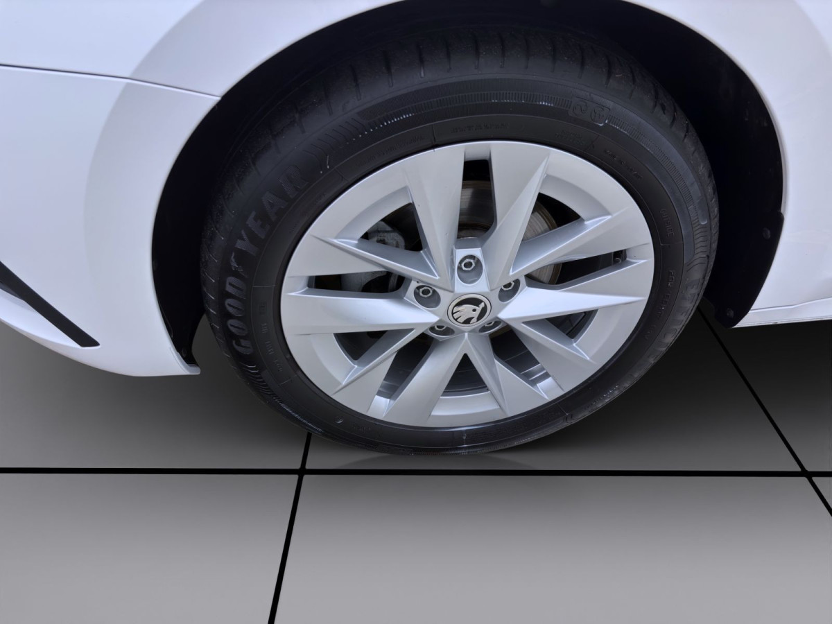 Thumb 7: Škoda Octavia Combi 2.0 TDI DSG STYLE NAVI PDC SITZHZG LED