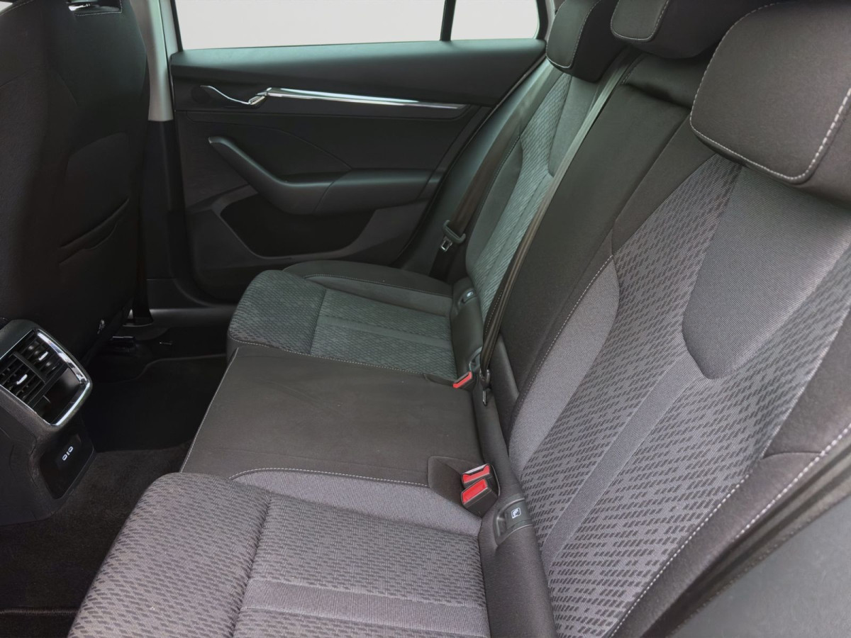 Thumb 14: Škoda Octavia Combi 2.0 TDI DSG STYLE NAVI PDC SITZHZG LED