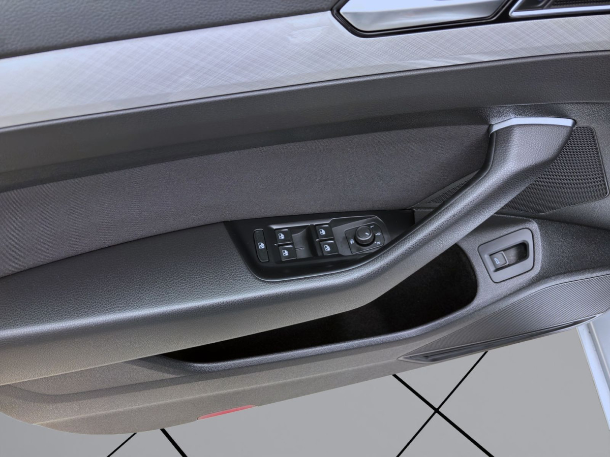 Thumb 9: Volkswagen Passat Variant 2.0 TDI DSG BUSINESS PANO AHK NAVI KAMERA