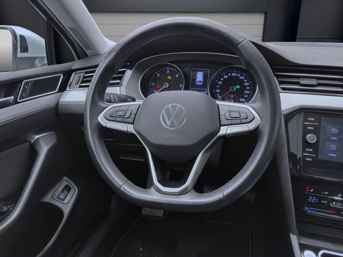 Thumb 10: Volkswagen Passat Variant 2.0 TDI DSG BUSINESS PANO AHK NAVI KAMERA